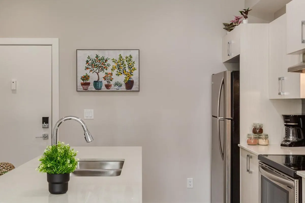 Free Parking, Close To Downtown, Pet Friendly Calgary Canada
