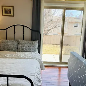  Guest house Lily Near Golf And Banff Costco Newly Renovated Queen Size Bed Single Bathroom Sofa Tv
